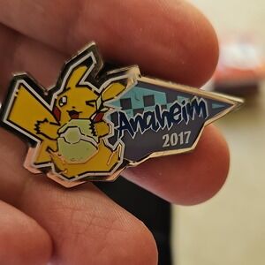 Pokémon Pikachu Anaheim 2017 Official Metal Pin Yellow Silver Animation